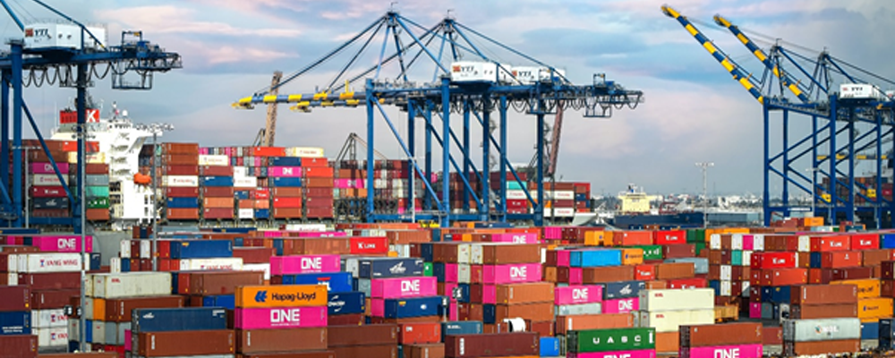 Customs Clearance agents UK | Ship model with goods